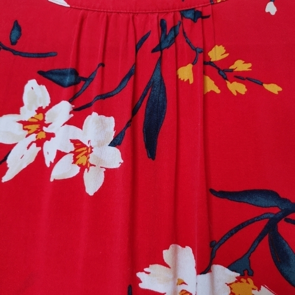 Old navy red shirt - Picture 4 of 5